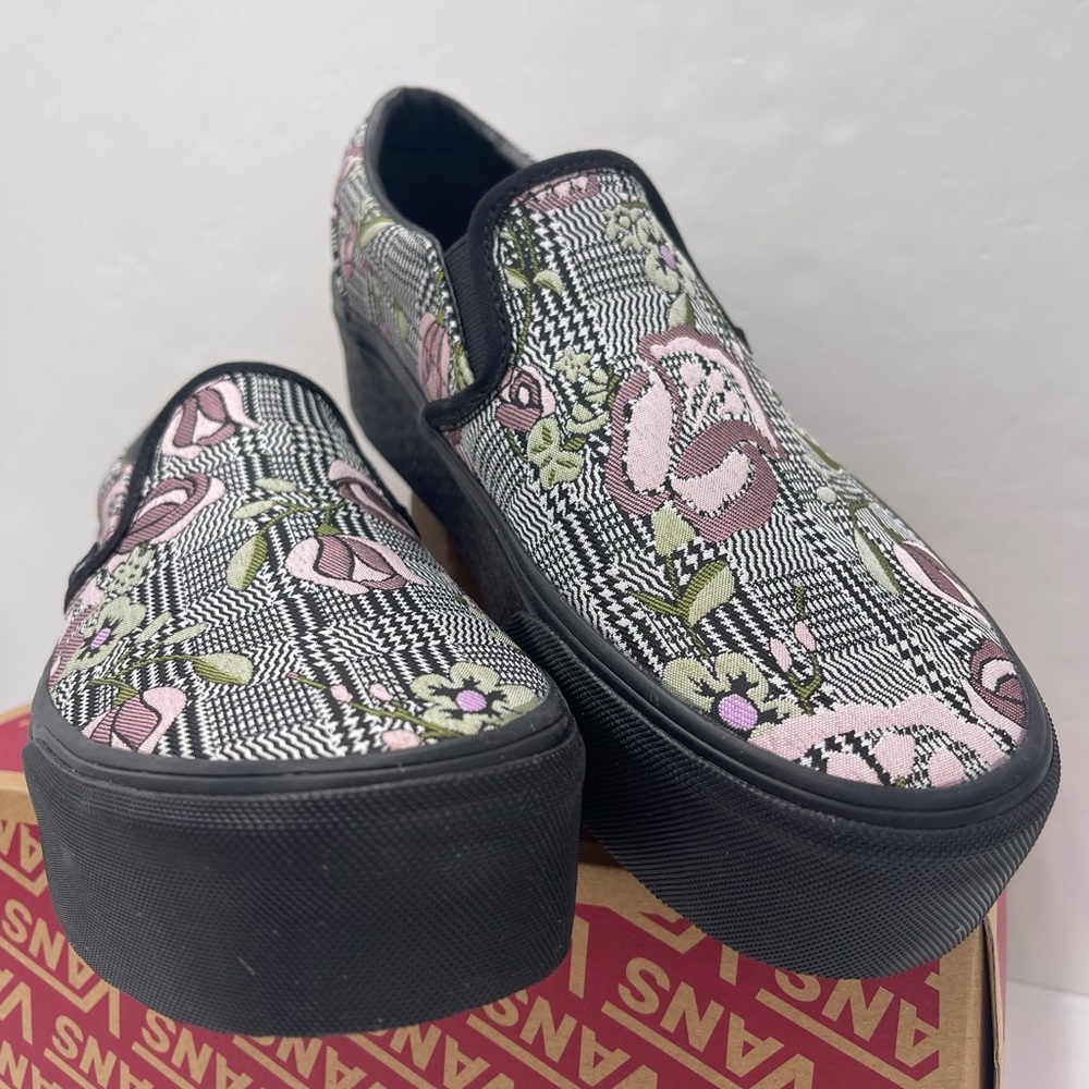 Vans WMNS Classic Slip-On Stackform Platform Sneakers
Tapestry Floral Black - Picture 12 of 16
